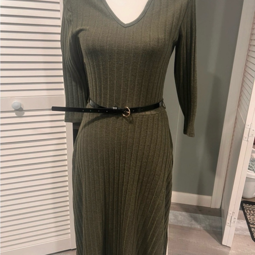 Olive Green Ribbed V-Neck Long Sleeve Midi Dress
